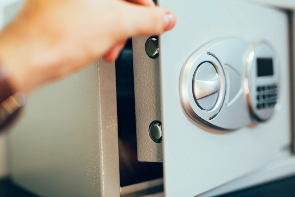 How To Open A Safe Without A Key » 4 Easy Methods