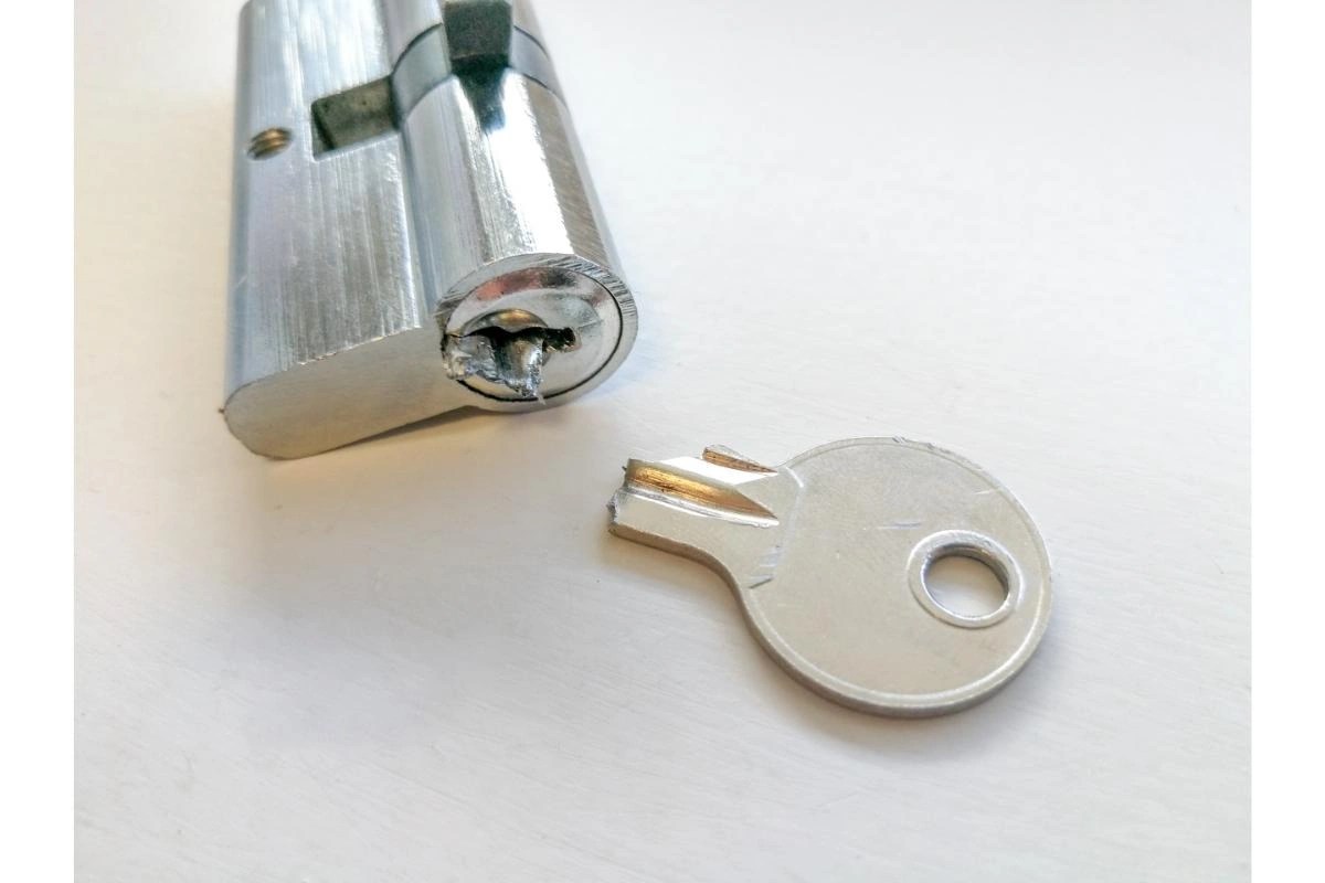 ¿How To Get A Broken Key Out Of A Lock? » Easy 5 Step Guide