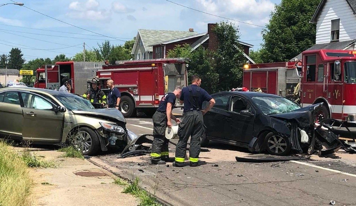 Mahoning sheriff deputy injured in Youngstown crash