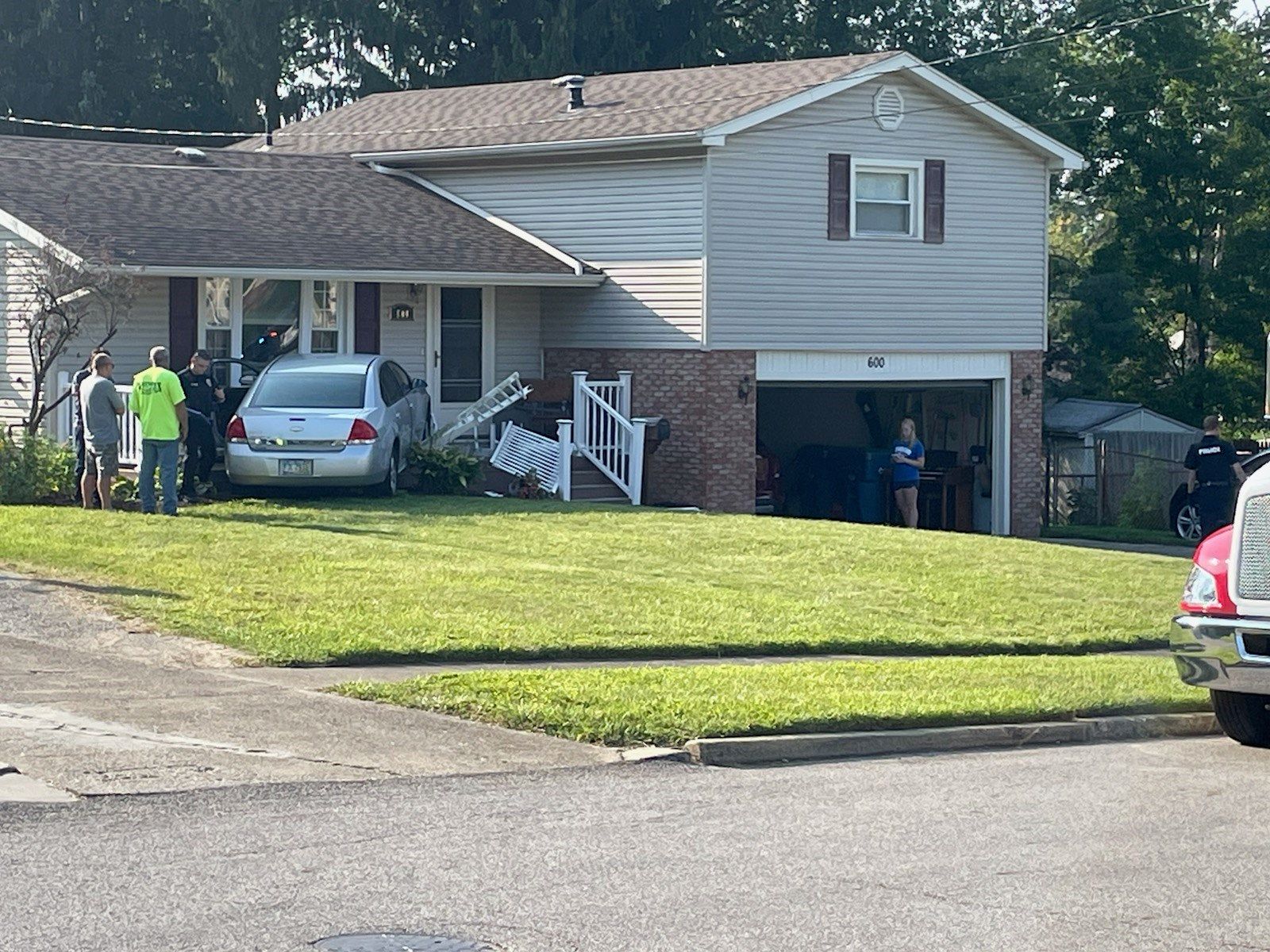 Car crashes into home in Hubbard