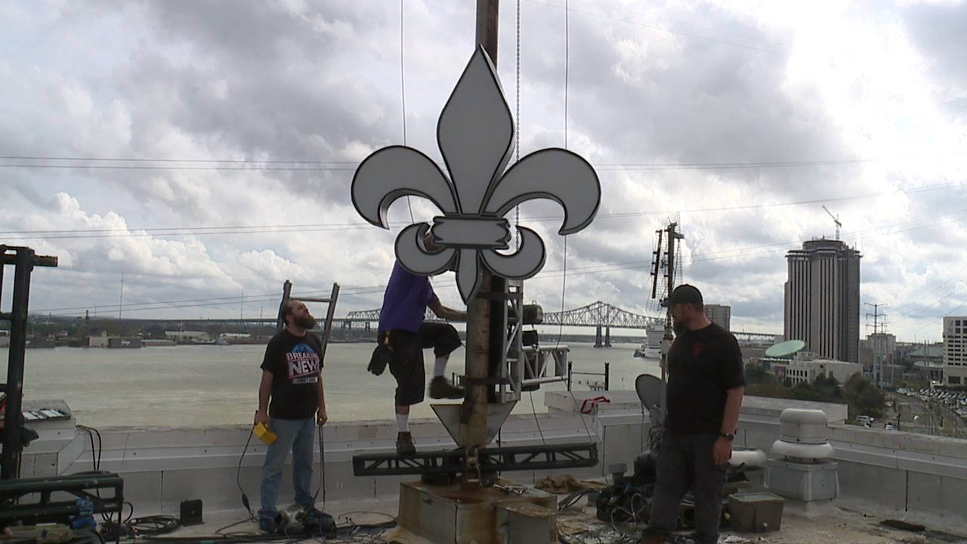 Fleur De Lis Drop New Orleans 2023 Getting The 'Fleur De Lis' Ready For The New Year's Eve 'Fleur De Lis Drop'