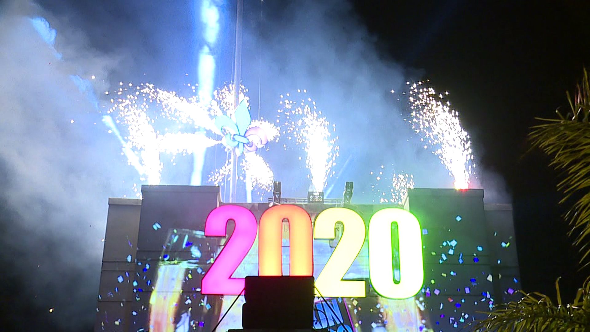 Fleur De Lis Drop New Orleans 2023 Live On Top Of Jax Brewery For Fleur De Lis Drop On Dick Clark's New Year's Rockin' Eve'