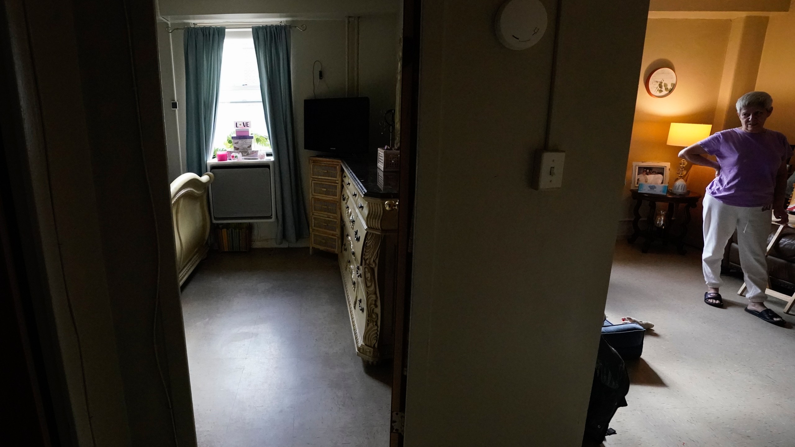 In New York City, heat pumps that fit in apartment windows promise big