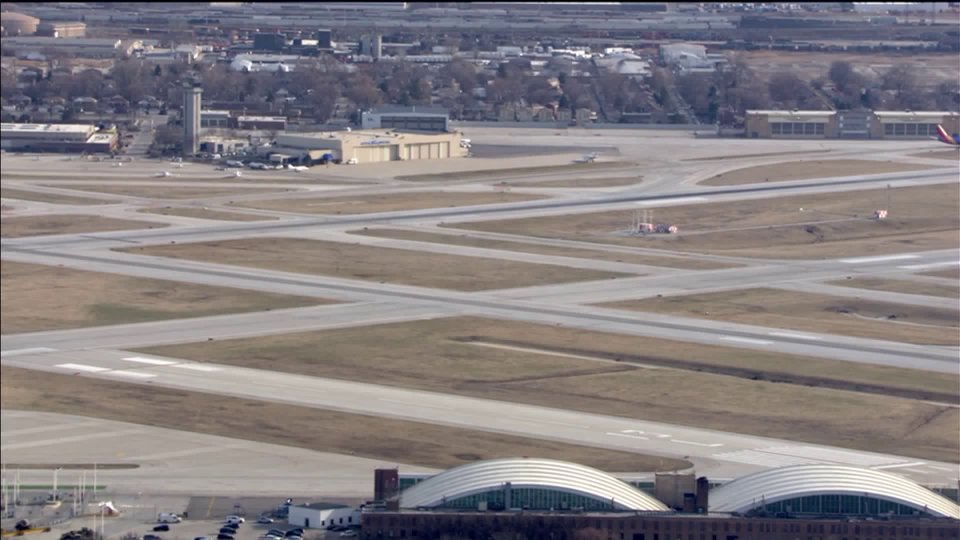 Control tower at Chicago’s Midway airport closed after