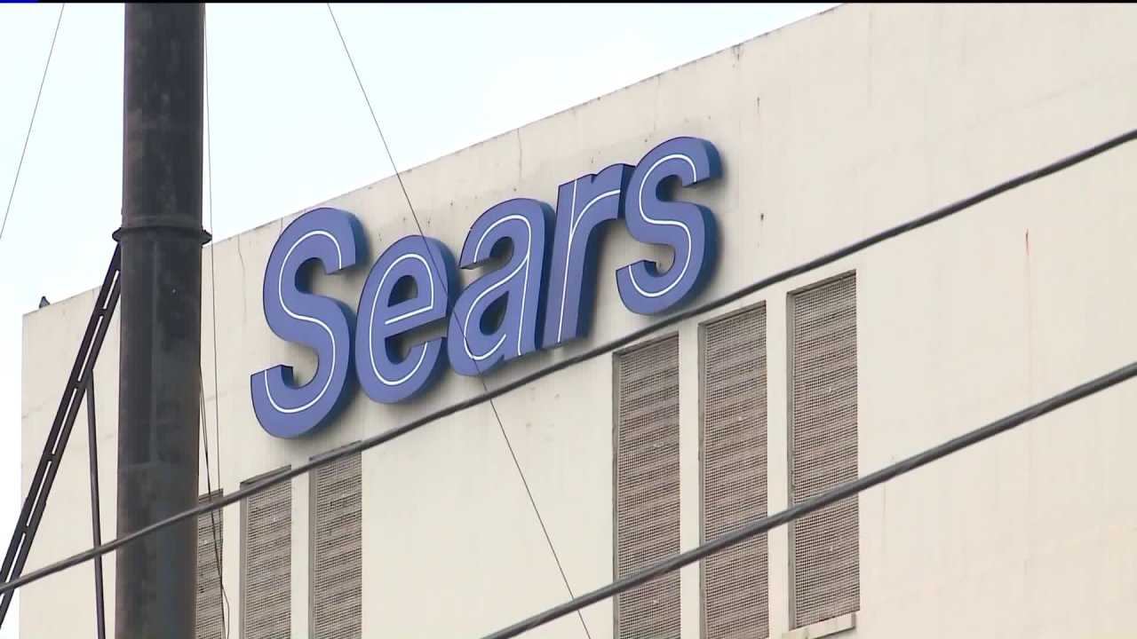 Sears lays off 400 corporate employees mainly at Hoffman Estates