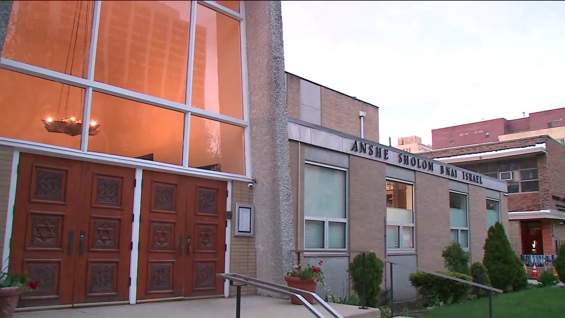 Chicago police investigating attempted arson, vandalism near synagogues