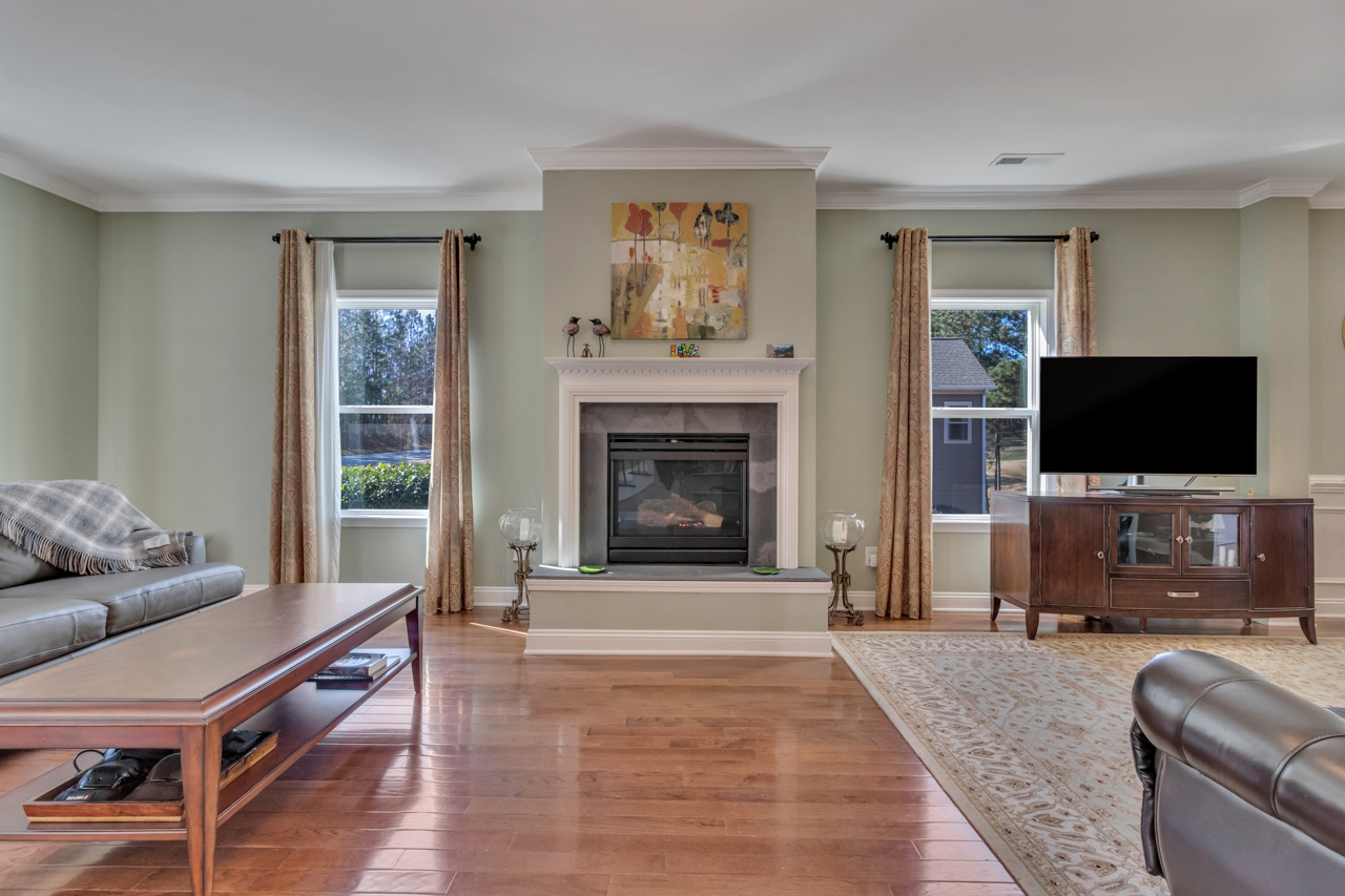 15 Lord Byron Lane WHAM Realty & Auction