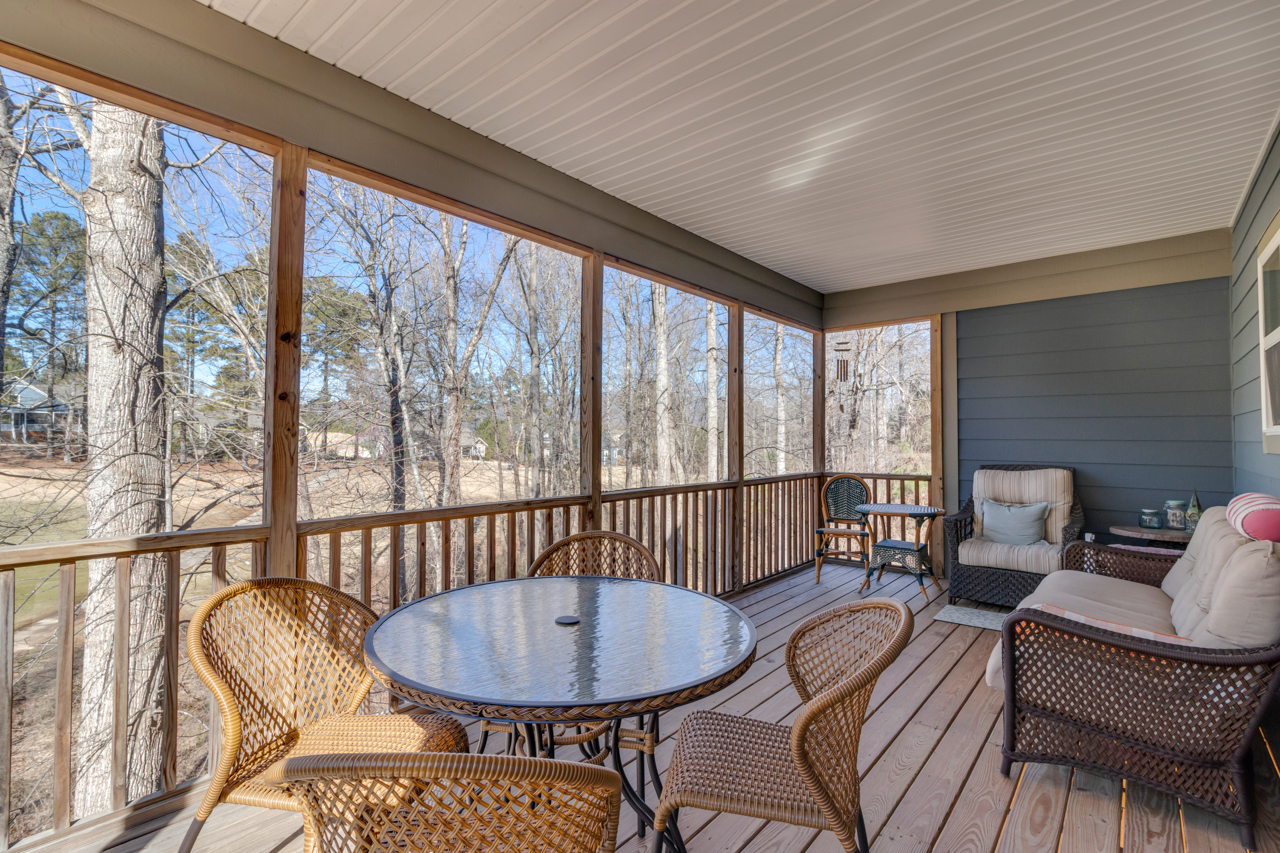 15 Lord Byron Lane WHAM Realty & Auction