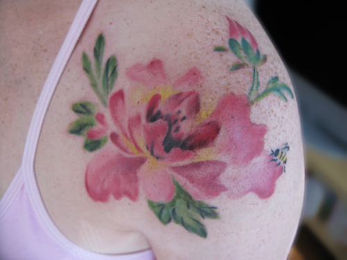 Tatuagens feitas com cicatrizes fotos, perigos, cuidados Morango com Pimentas Tatuagens