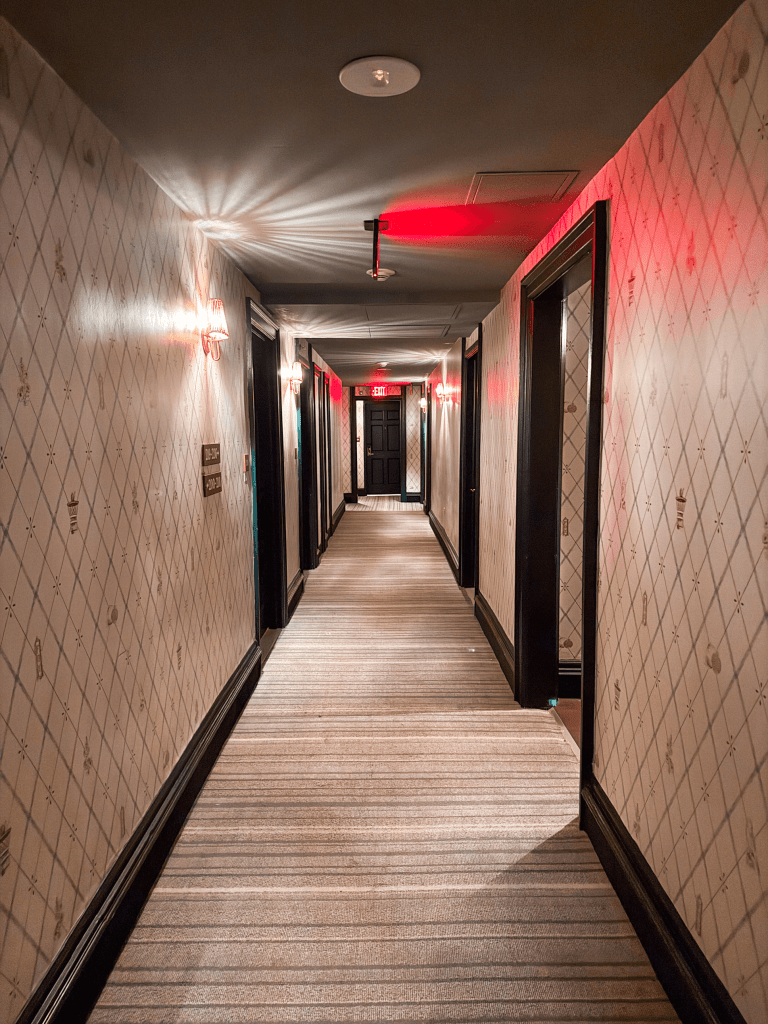 What Savvy Said Blogger Savannah Cyree - in photo: hotel hallway