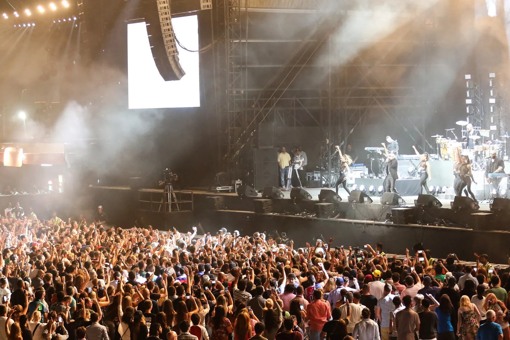 Watch this year's Yasalam concerts in the du Arena's Golden Circle