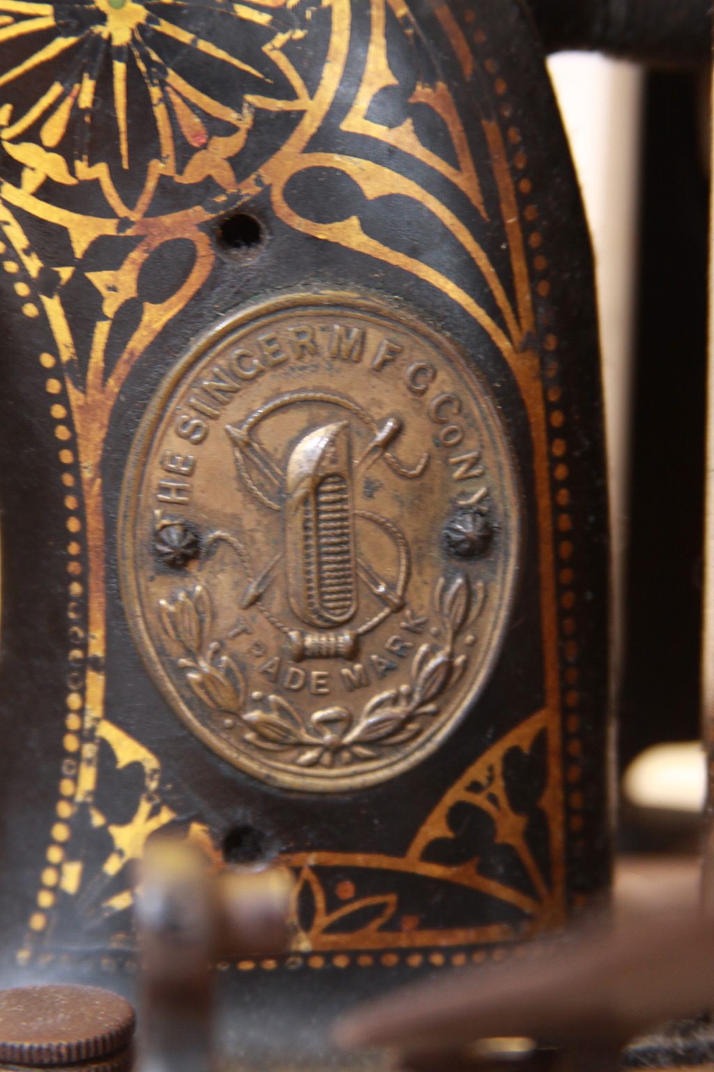 Singer "New Family" Sewing Machine (1885) Filling the House and the