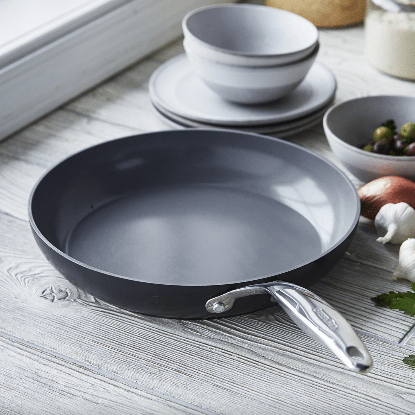 The 6 Best Ceramic Frying Pan Options on the Market for 2022