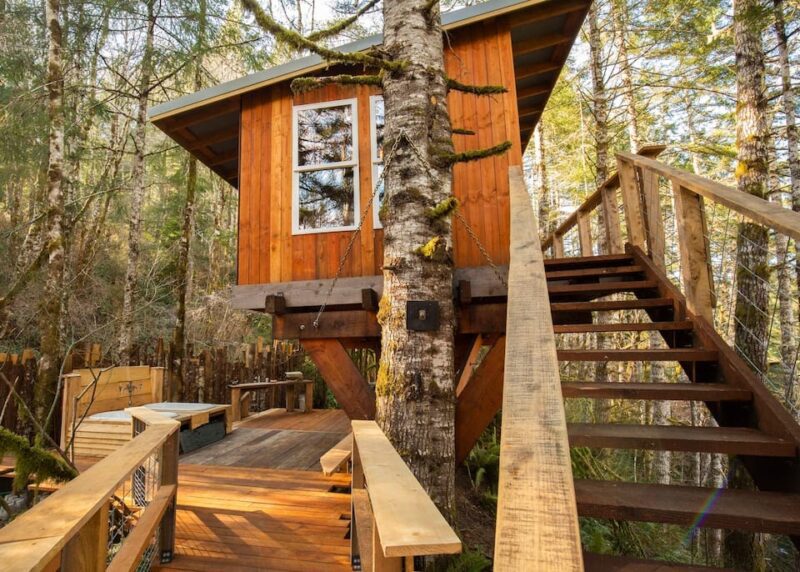 The 19 Best Airbnbs In Oregon (Mountains / Coast / Cities)