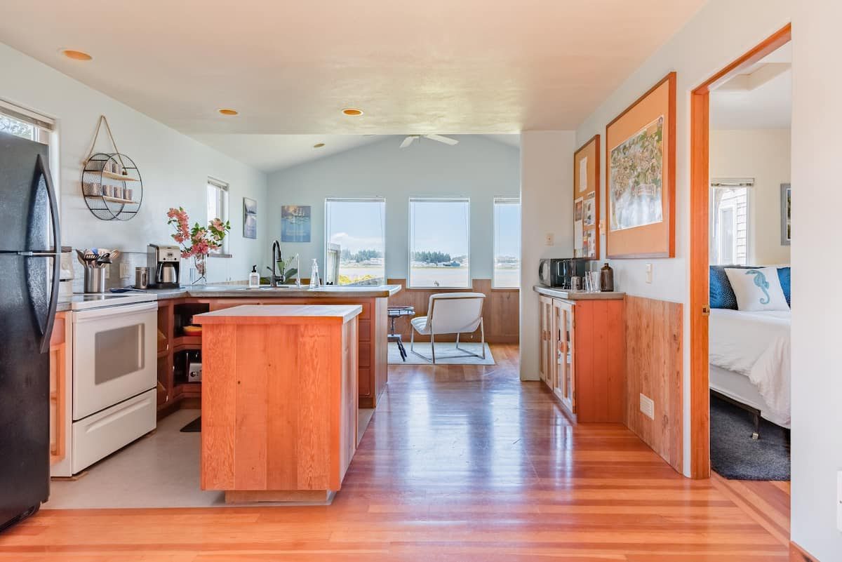 The 19 Best Airbnbs In Oregon (Mountains / Coast / Cities)