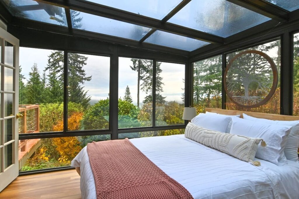 The 19 Best Airbnbs In Oregon (Mountains / Coast / Cities)