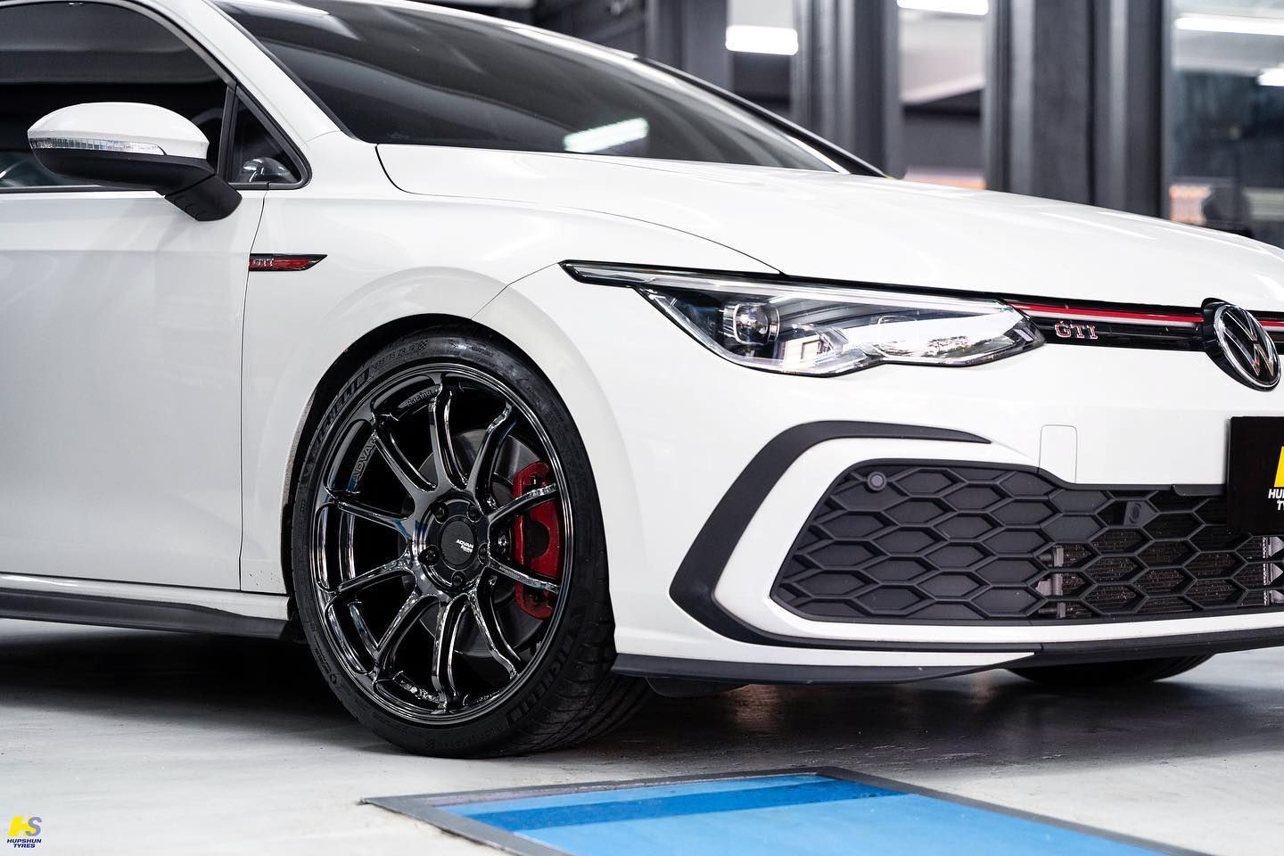 Volkswagen Golf GTI Mk8 White Advan RSIII Wheel Wheel Front