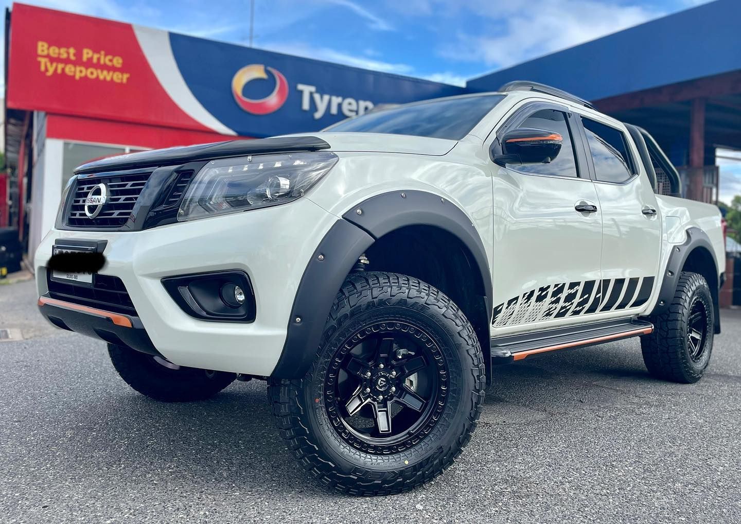 Nissan Navara D23 White Fuel OffRoad Kicker 6 D697 Wheel Front