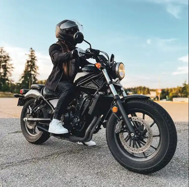 Top 10 Motorcycles For Short Women Under 5'5''