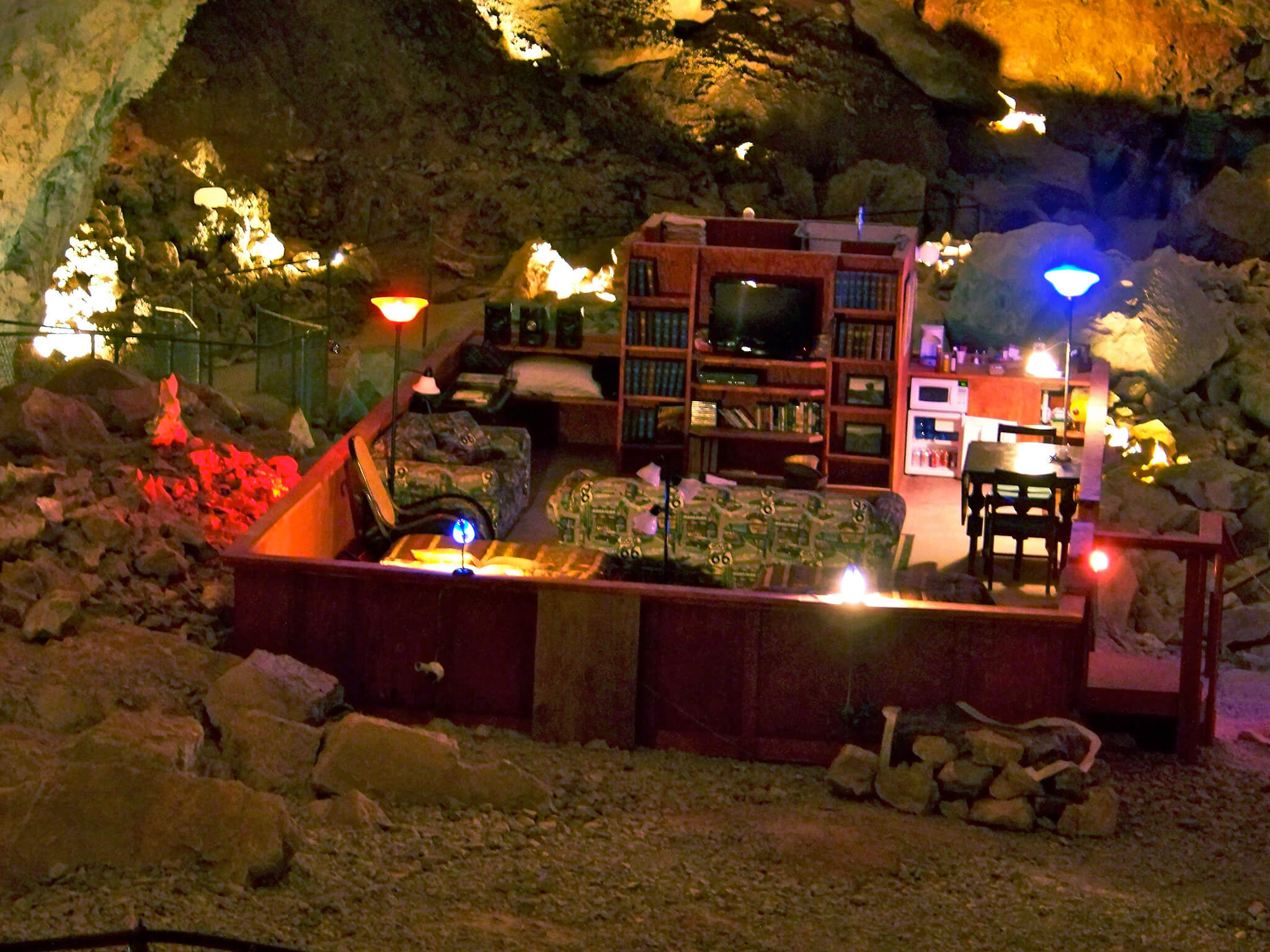 You Must See the Unbelievable Grand Canyon Caverns Room