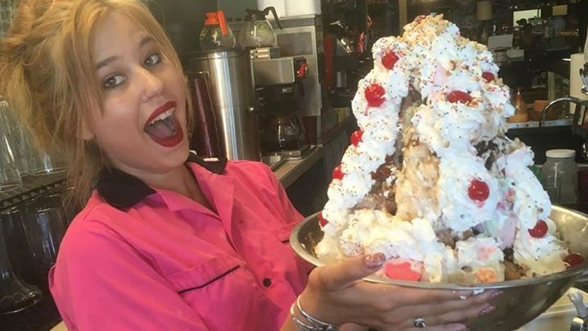 Try the 22 Scoop Ice Cream Challenge at MacAlpines in Phoenix, Arizona!
