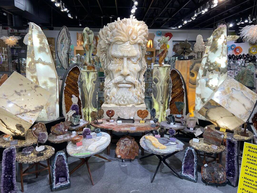 This Gallery in Arizona Has All Sorts of Stunning Rocks, Gemstones, and