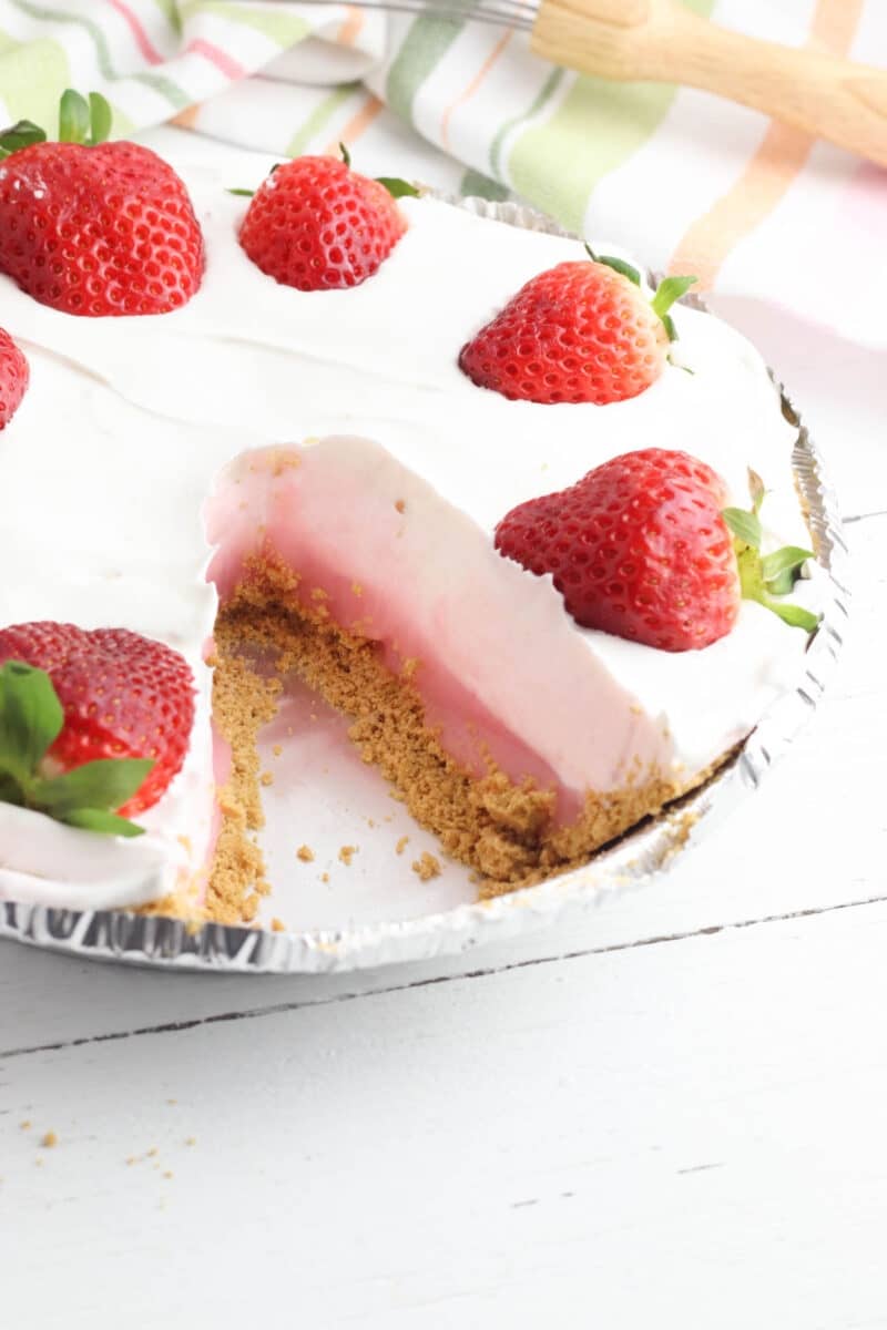 Easy No Bake Strawberry Pudding Pie When is Dinner