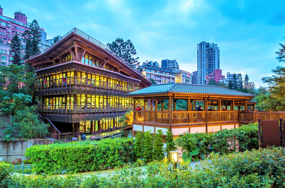 10 Coolest Examples of “Green Buildings”