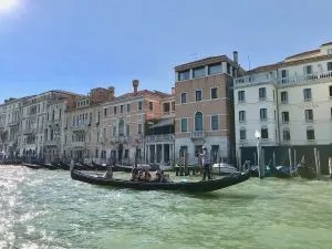 How to Use the Water Transport in Venice: A Complete Guide