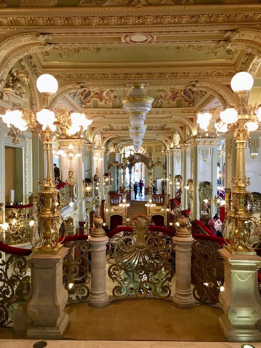 Is New York Café Budapest The World's Most Beautiful Cafe?