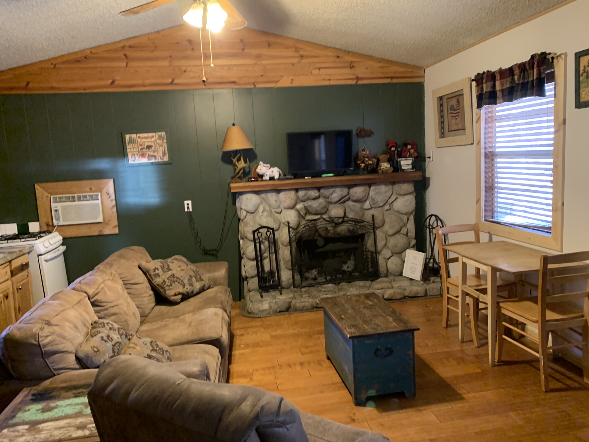 Blue Spruce Upper Canyon Cabin Rentals Ruidoso, NM
