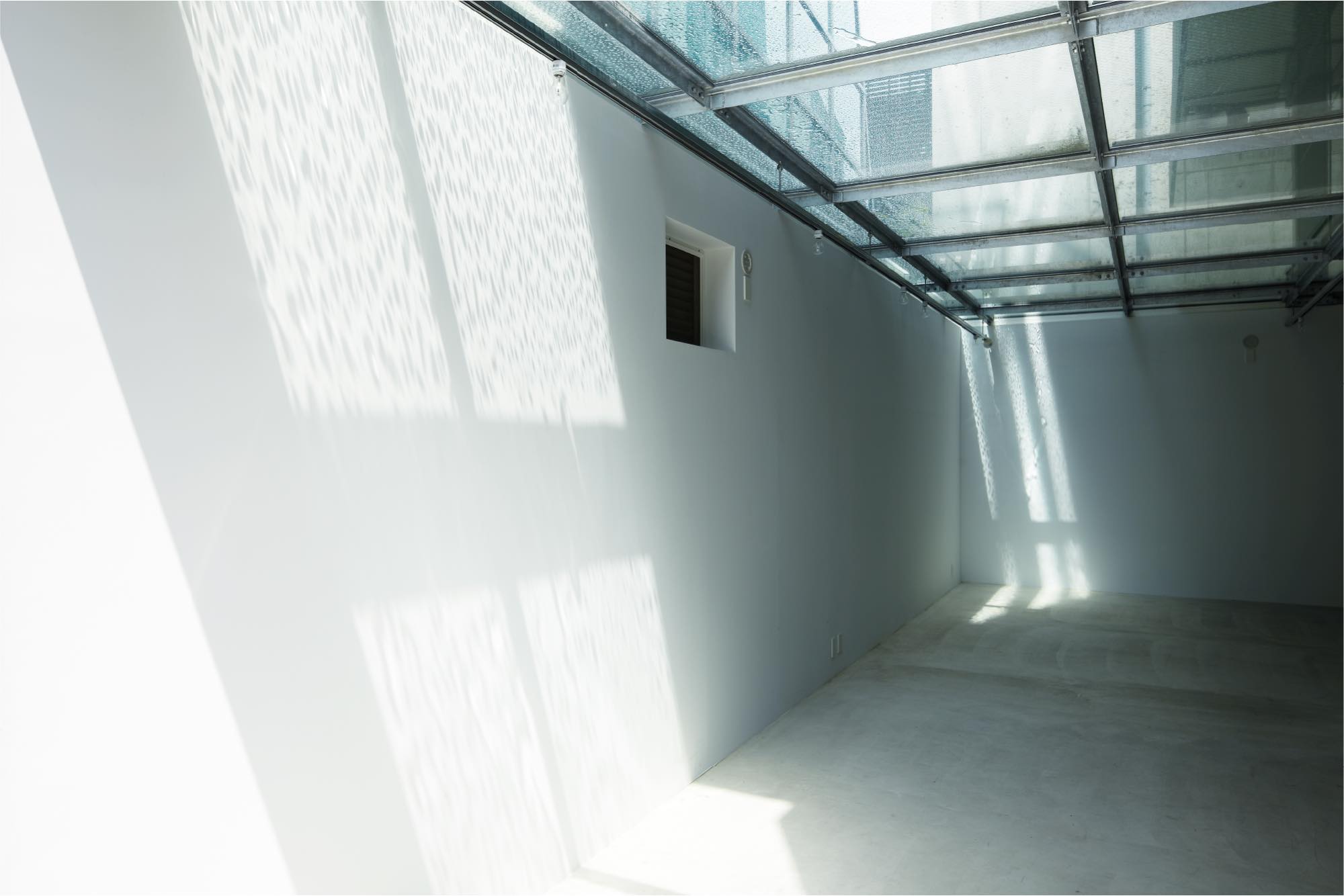 BLOCK HOUSE WHITE Architect