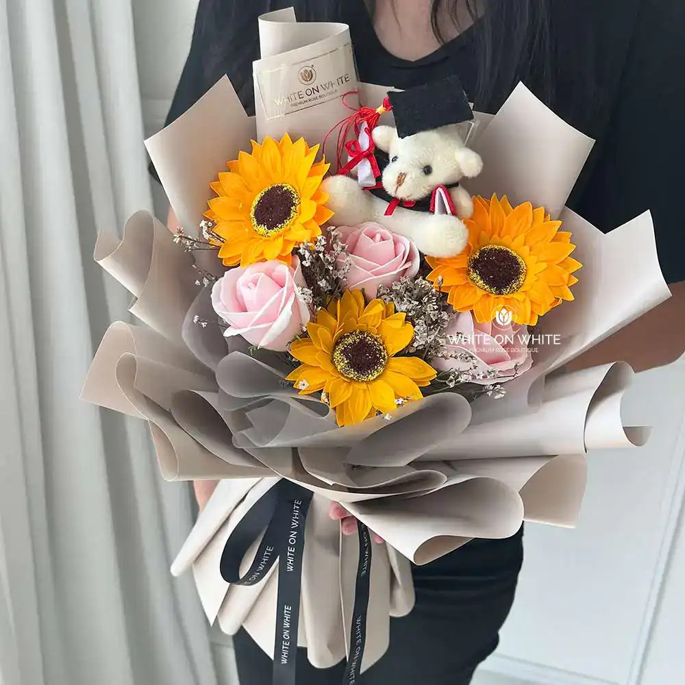 Beautiful Graduation Bouquet Flowers & Bouquet Ideas for Grads