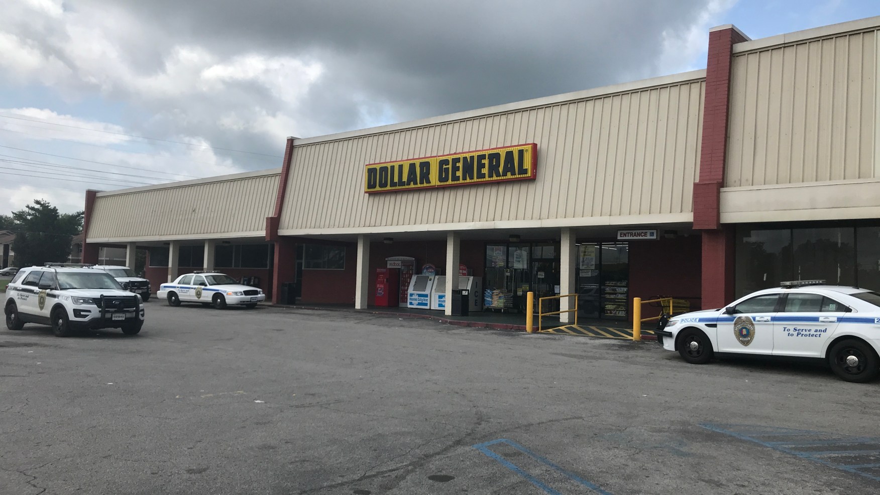 Huntsville police search for Dollar General robber