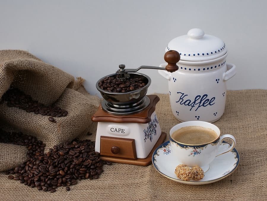 How To Grind Your Coffee Beans (Even Without A Coffee Grinder)
