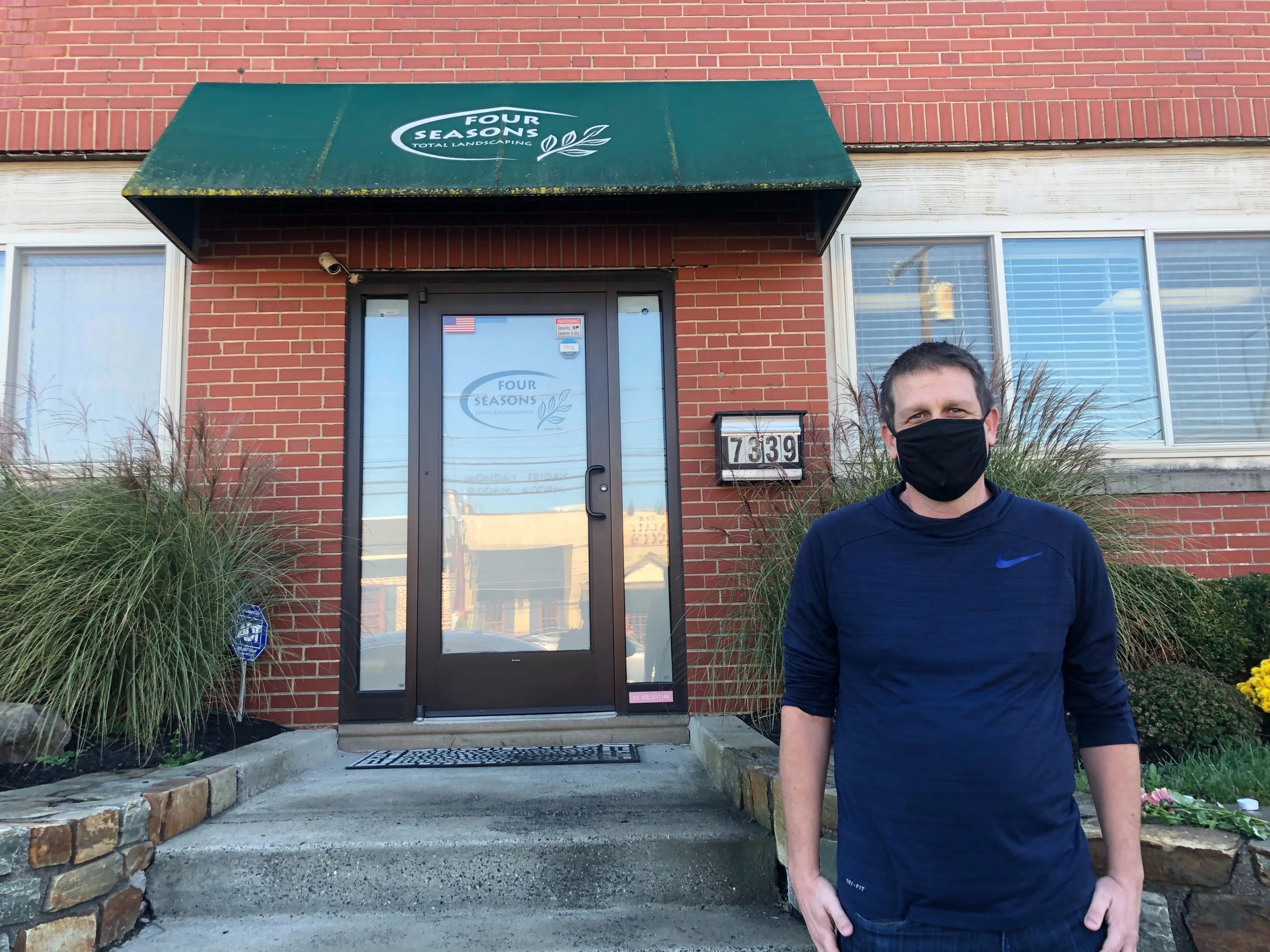 Recolectar 75+ imagen four seasons total landscaping zoom background