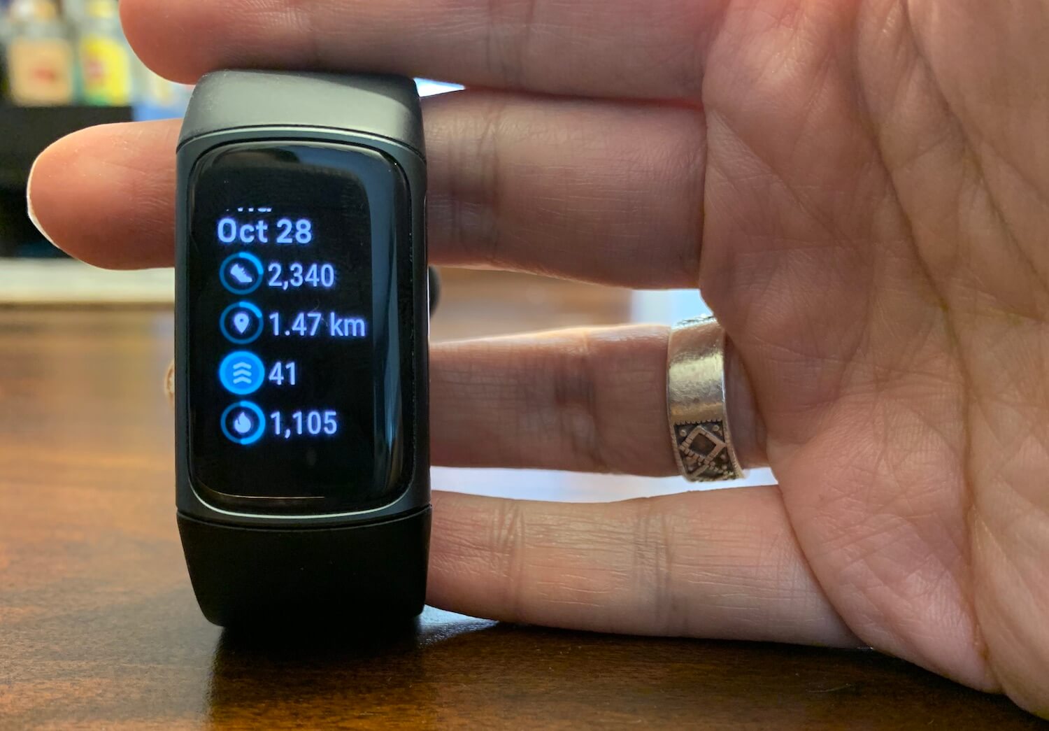 Want to Switch From Fitbit to Apple Watch? Here’s My Experience