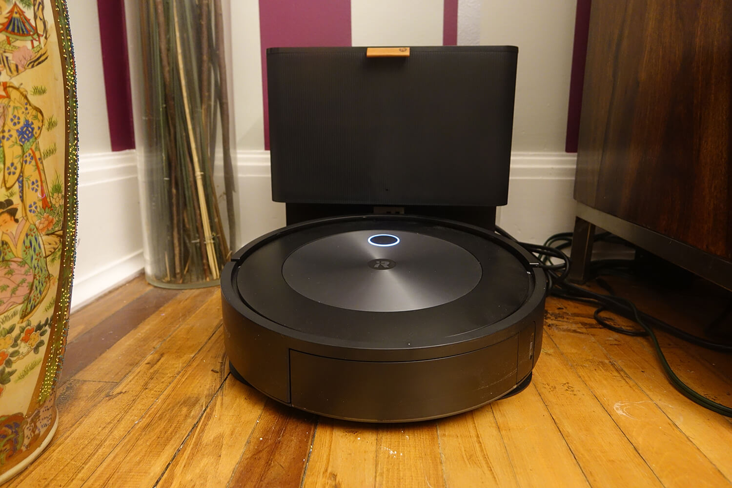 Handson Review iRobot Roomba j7+ Robot Vacuum