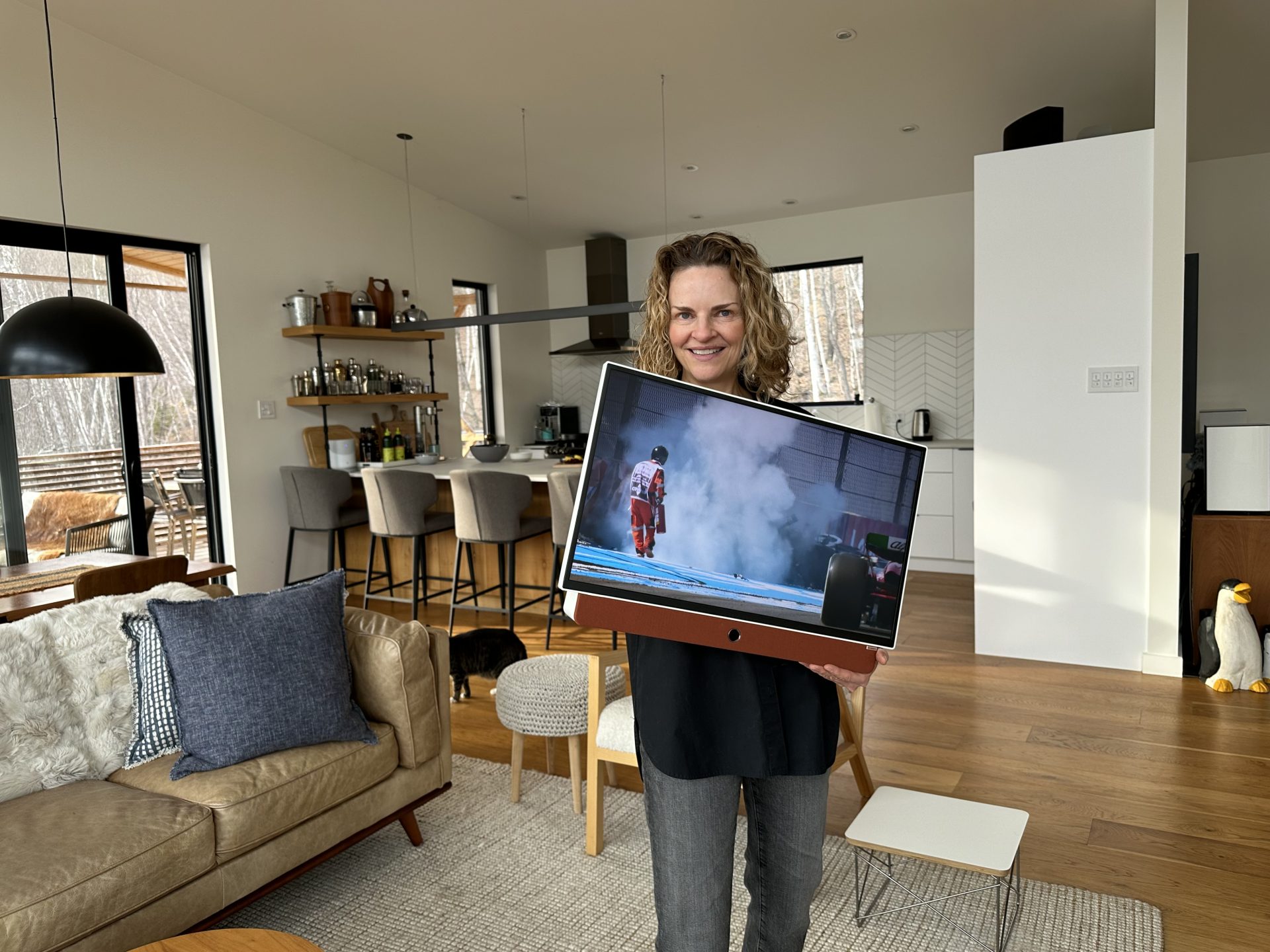 Skyworth P100 Battery Companion TV Review