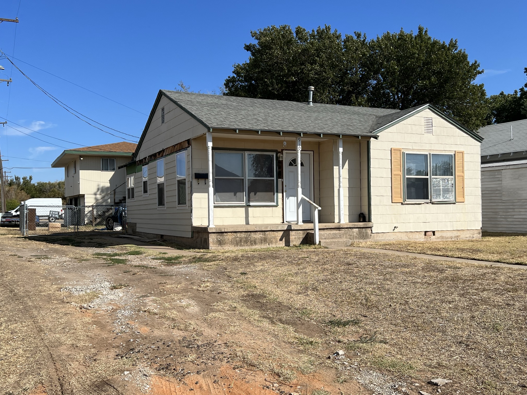 Good Investment Property/Starter Home w/ Detached 3 Car Garage