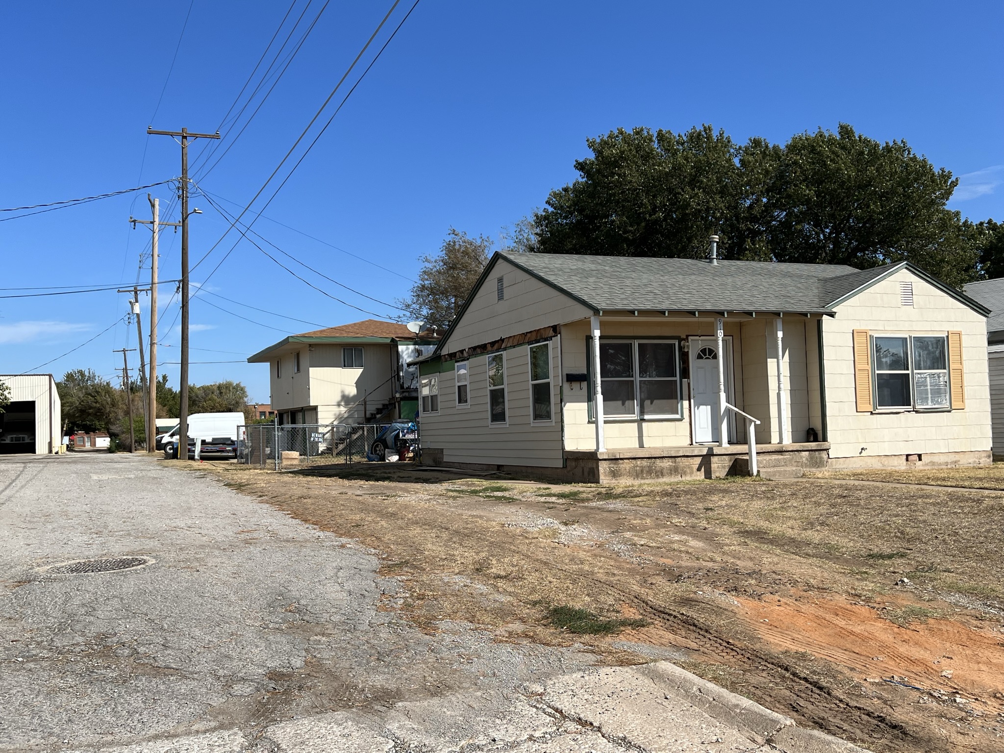 Good Investment Property/Starter Home w/ Detached 3 Car Garage