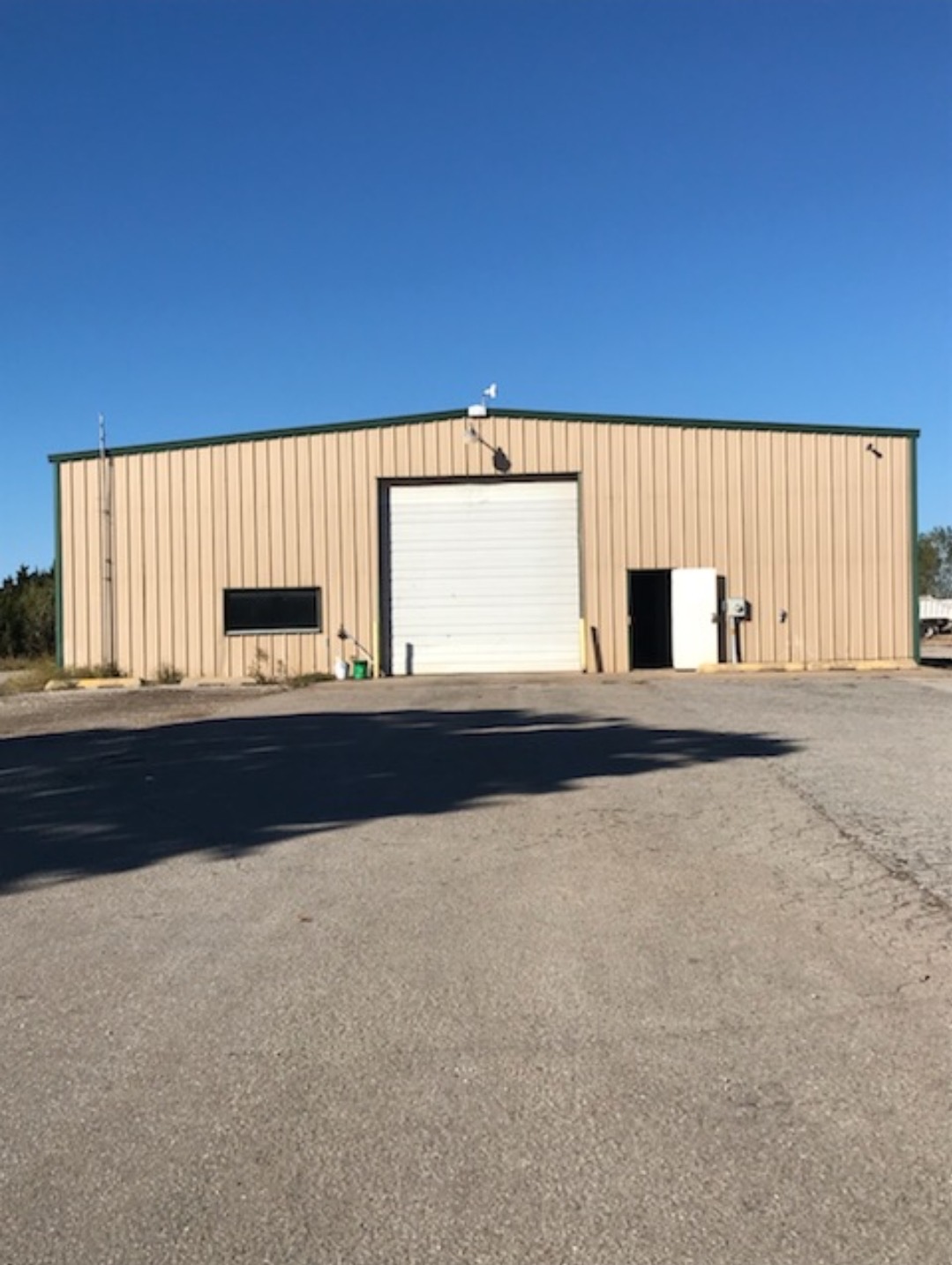 13.14 +/ Acres & Commercial Bldg. w/Offices 6,000 +/ Sq. Ft. Enid