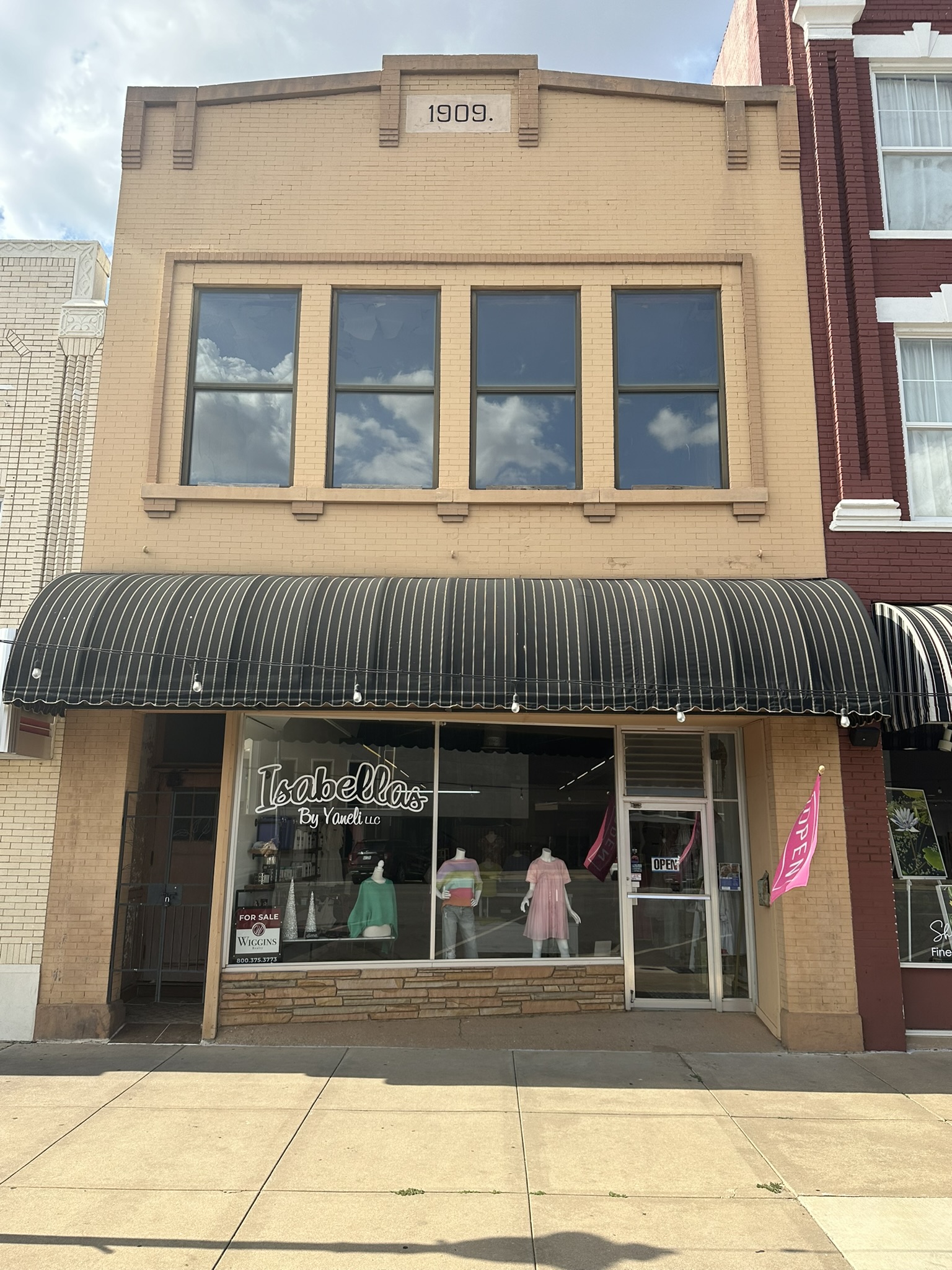 3 Retail Store Fronts Downtown Enid, OK Wiggins Auctioneers and