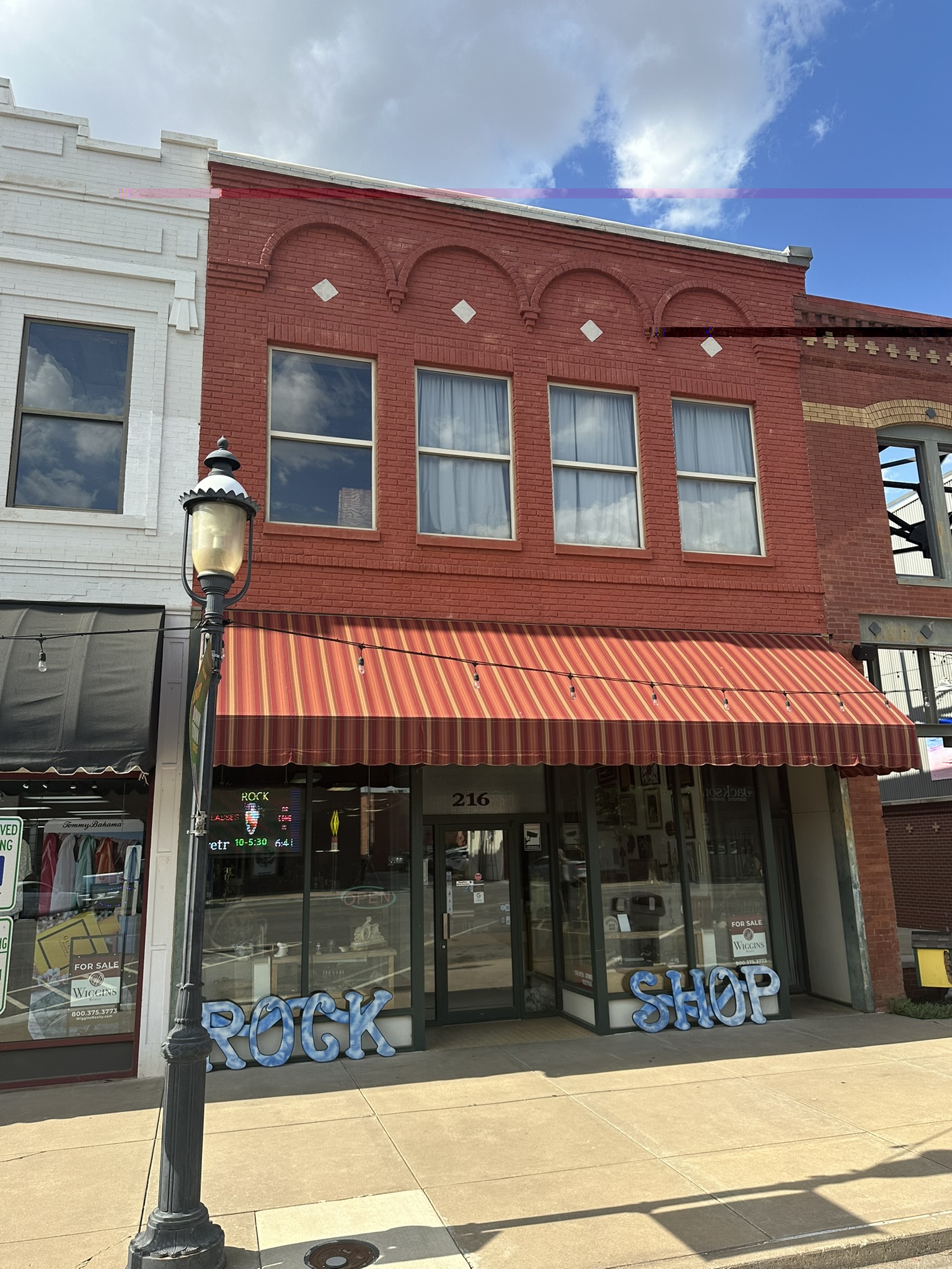 3 Retail Store Fronts Downtown Enid, OK Wiggins Auctioneers and