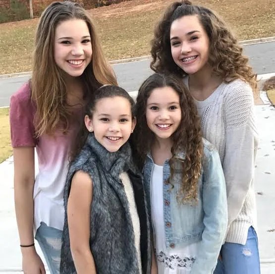 Haschak Sisters Ages, Names, Father, Mother, Net Worth