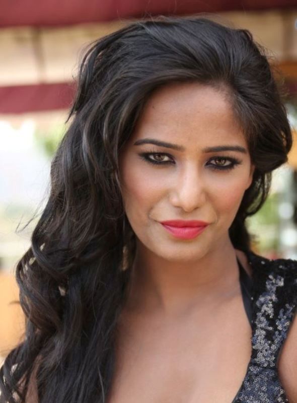 Poonam Pandey Wiki, Age, Husband, Children, Family, Biography & More