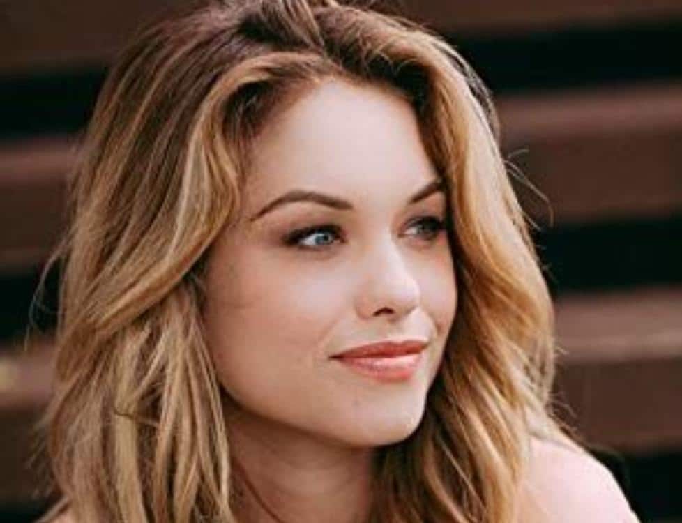 Stephanie Wiki, Bio, Age, Family, Career, Net Worth, Husband(016)