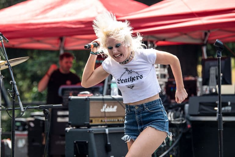 Amy Taylor (Singer): Wiki, Bio, Age, Height, Boyfriend, Band, Net Worth