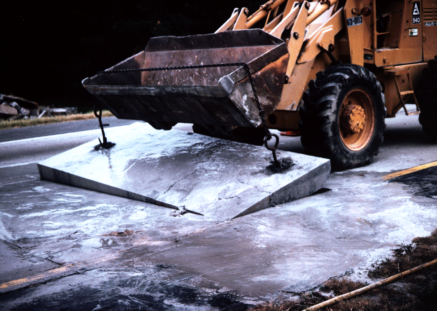 FilePartial slab removal using a liftpin and chain liftout method