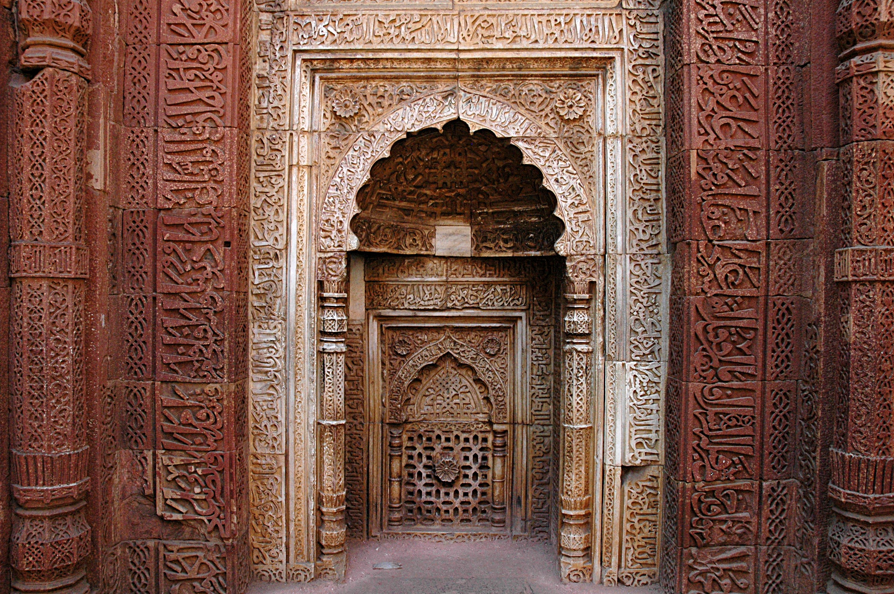 FileQuwwatMosque Alcove.JPG Wikitravel Shared